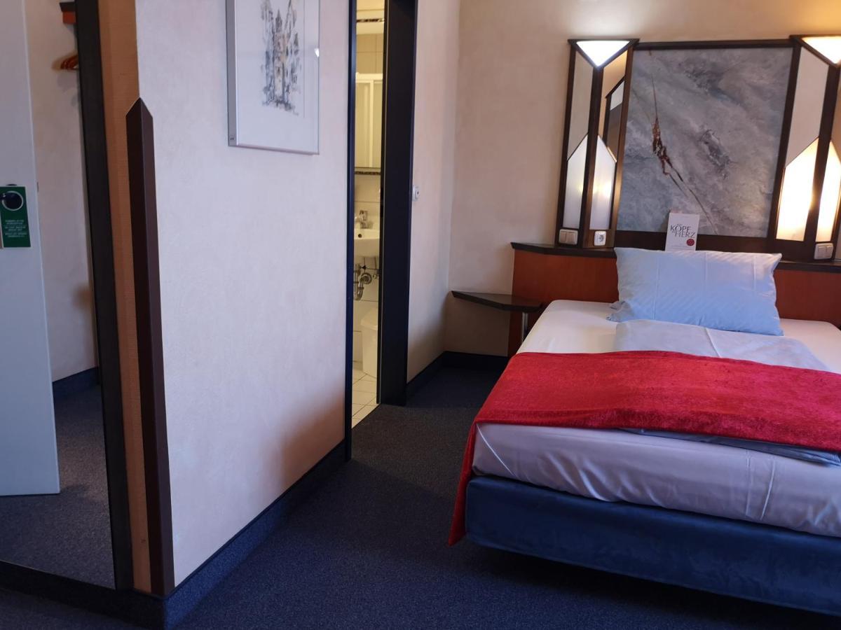 Main Hotel Eckert 3 Margetshoechheim Экстерьер фото