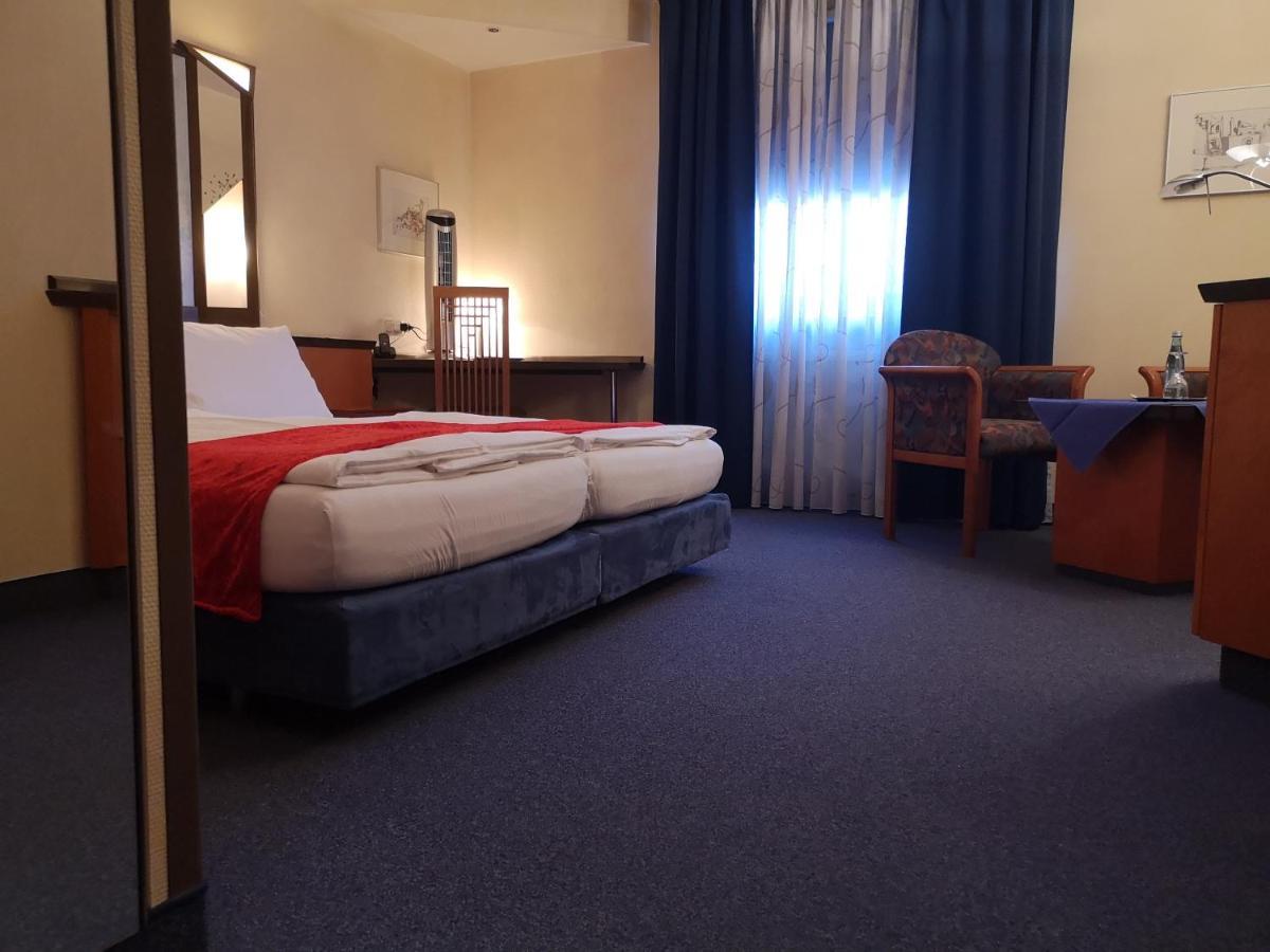 Main Hotel Eckert 3 Margetshoechheim Экстерьер фото
