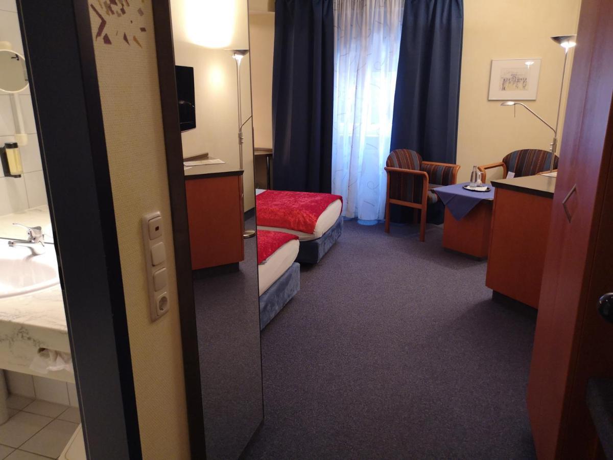 Main Hotel Eckert 3 Margetshoechheim Экстерьер фото